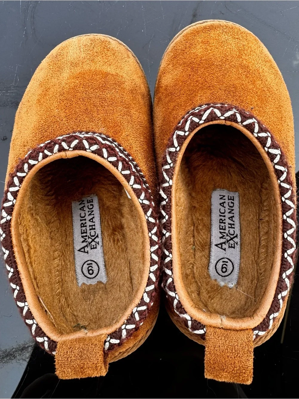 Girl’s Cozy Slip-On Suede Clogs in Chestnut Brown Size 9